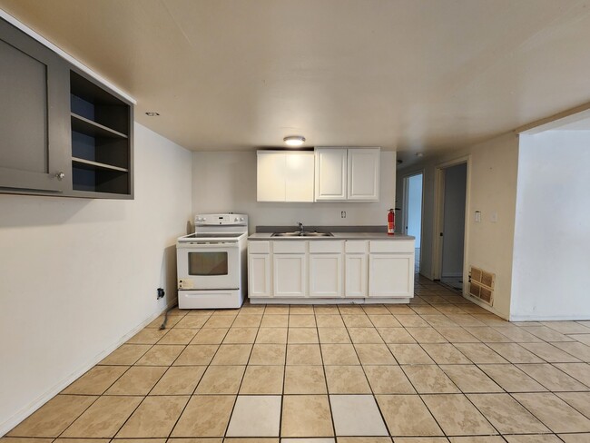Building Photo - B-Cozy Villa Apartments