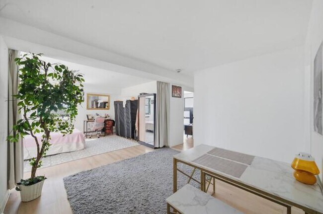 Foto del edificio - 6030 N Sheridan Rd