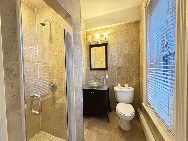 Foto del edificio - 218 Newbury St