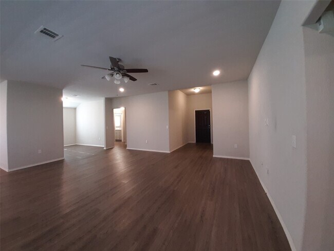 Foto del edificio - 221 Stalwart Hl Trl