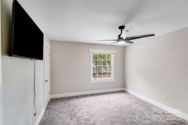 Foto del edificio - 638 Chipley Ave
