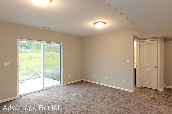 Building Photo - 4 br, 3 bath House - 1005 Manitou Trail
