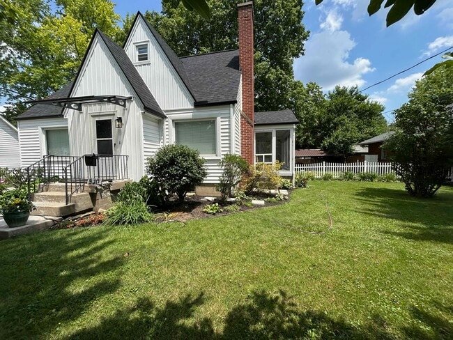 Building Photo - 530 Maplewood Ave