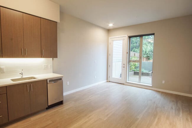 Building Photo - Sellwood-Great Modern Studio w/Dishwasher ...
