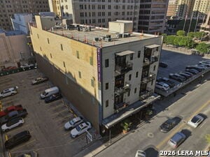 Building Photo - 214 E Travis St