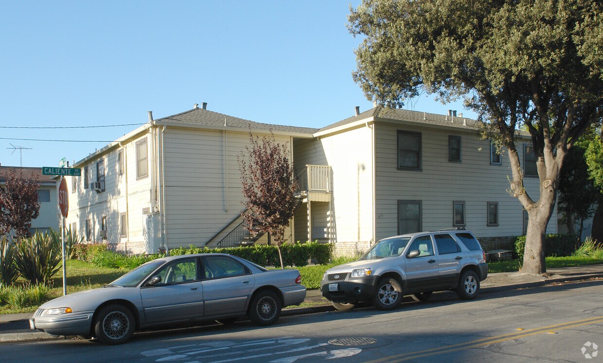 Building Photo - 675 Johanna Ave