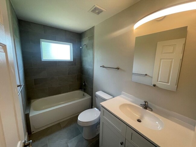 Building Photo - 3/2 in Turkey Creek!