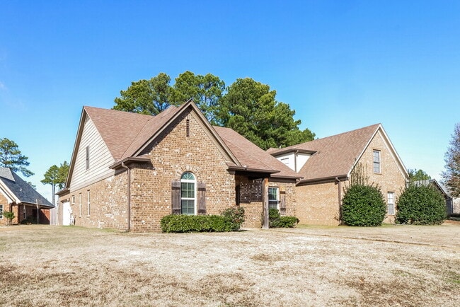 Foto del edificio - 5823 Bedford Pl