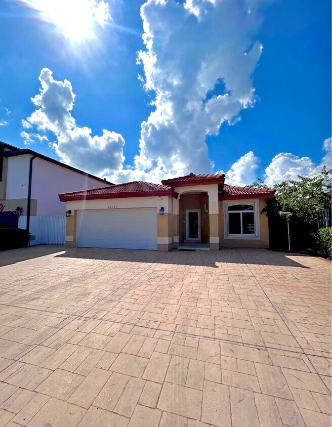Foto principal - 20049 NW 86th Ct