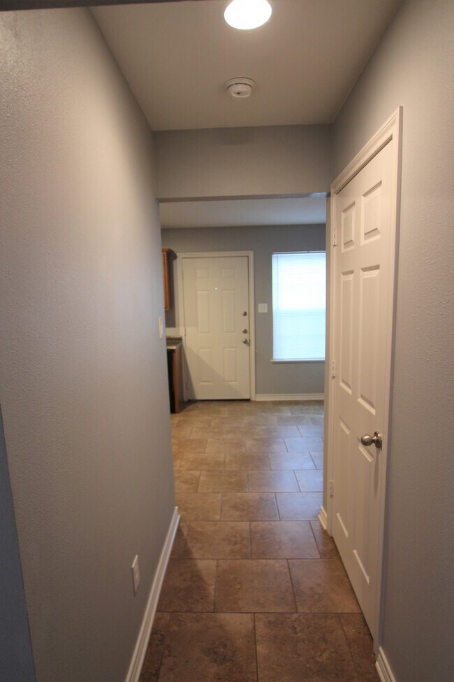 Building Photo - West Charnwood Duplex