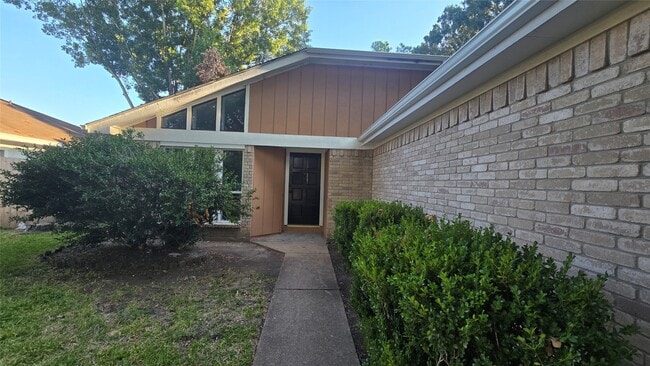 Building Photo - 15135 Beechnut St