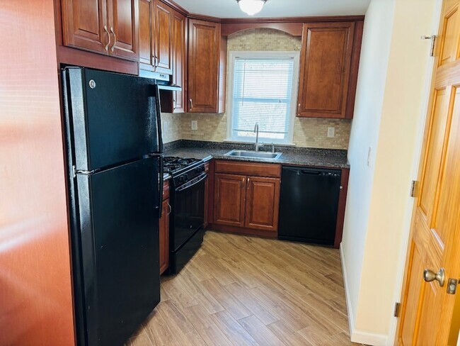 Building Photo - 27 1st St