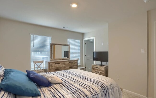 Foto del edificio - 330 Maple Run Dr