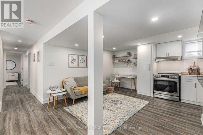 Building Photo - 19 Sherry Ln