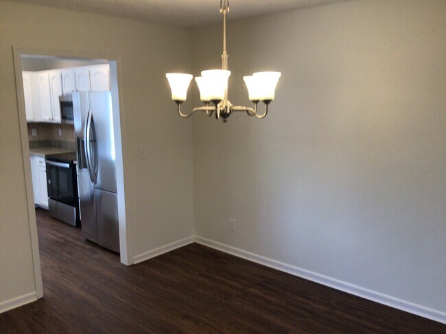 Foto del edificio - 245 Bridle Creek Dr