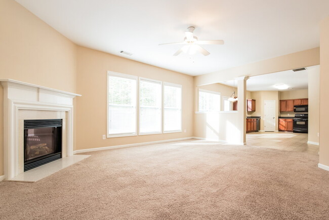 Building Photo - 2303 Jasmine Glen Dr