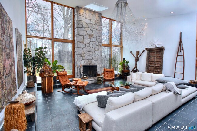 Foto del edificio - 112 Birch Hill Rd