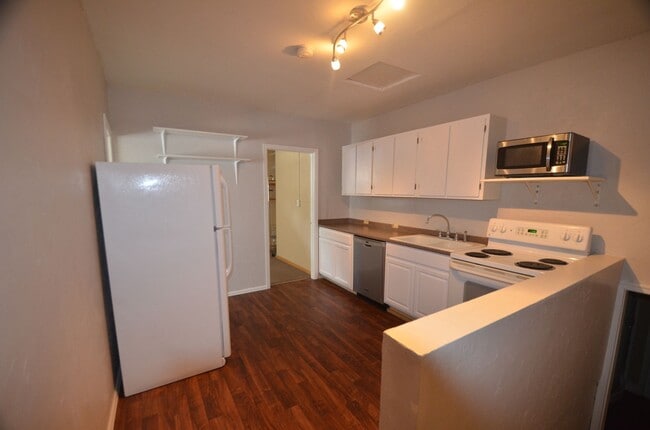 Building Photo - 1 bedroom in Warrior's Mark!
