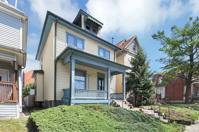 Building Photo - 30 W Norwich Ave