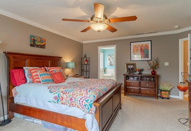 Foto del edificio - 9142 Hartwell Dr