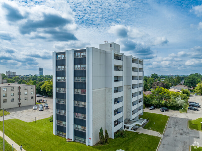 Building Photo - 95 Kennedy Rd N