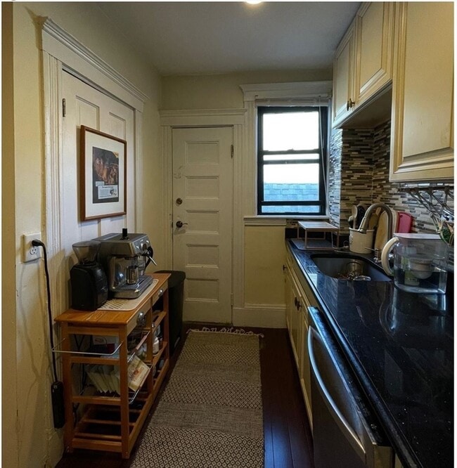 Foto del edificio - 1672 Beacon St