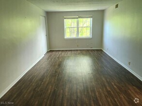 Building Photo - 7730 Ravenna Rd
