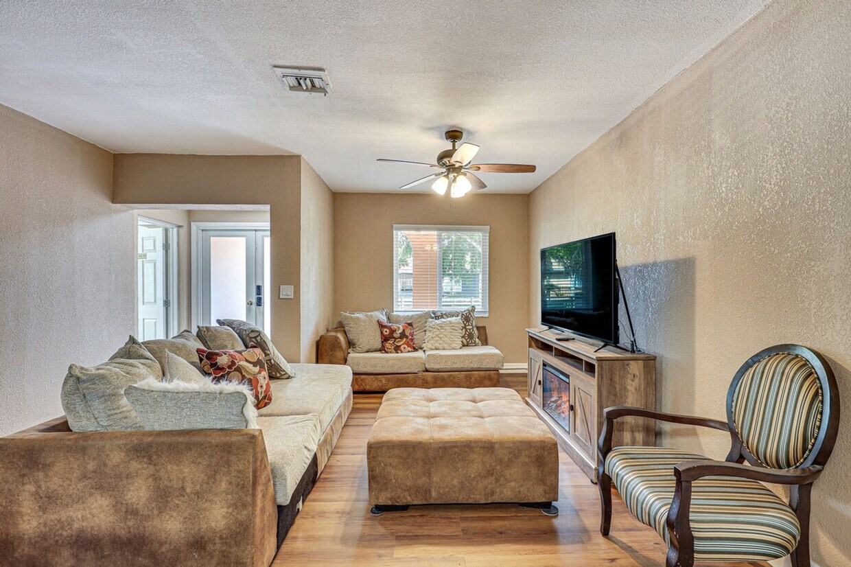 Foto principal - 2934 NW 66th St