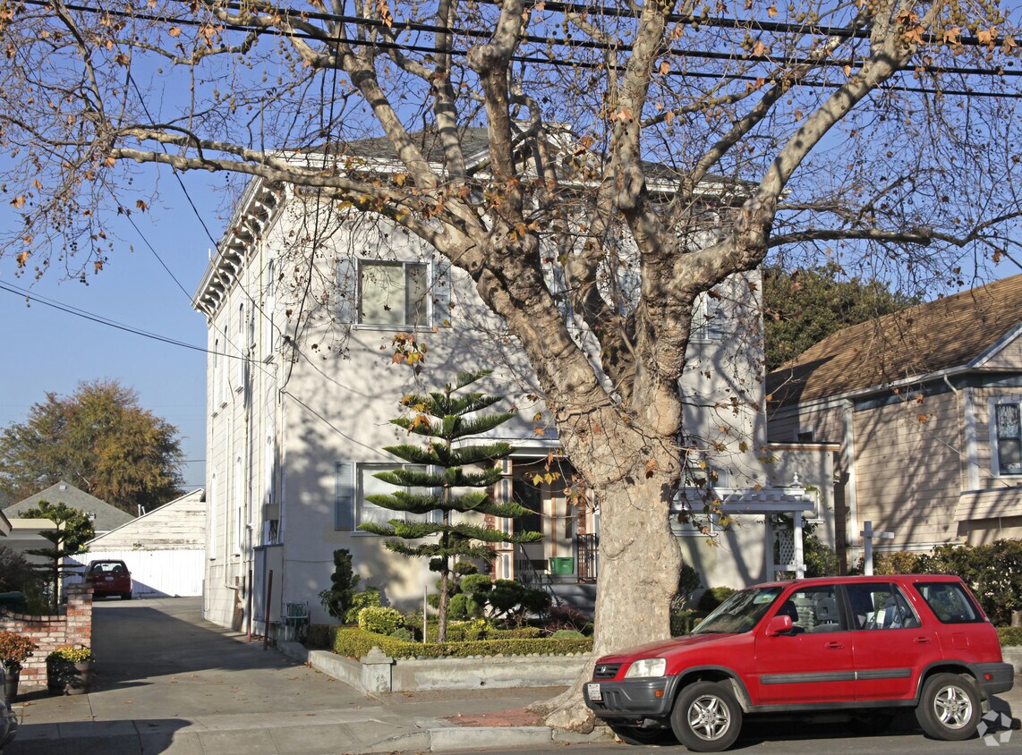 Primary Photo - 637 Central Ave