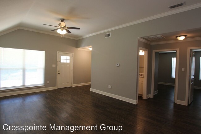 Building Photo - 3 br, 2 bath House - 613 South Ross Ave
