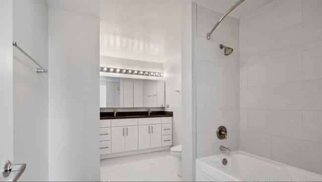 Photo - 542 N State St Apartment