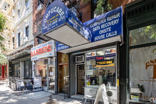 Entrance - 169 E 92nd St