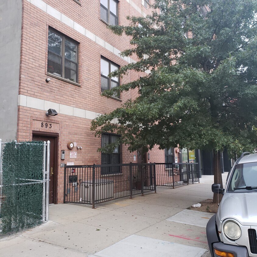Primary Photo - 893 Myrtle Ave