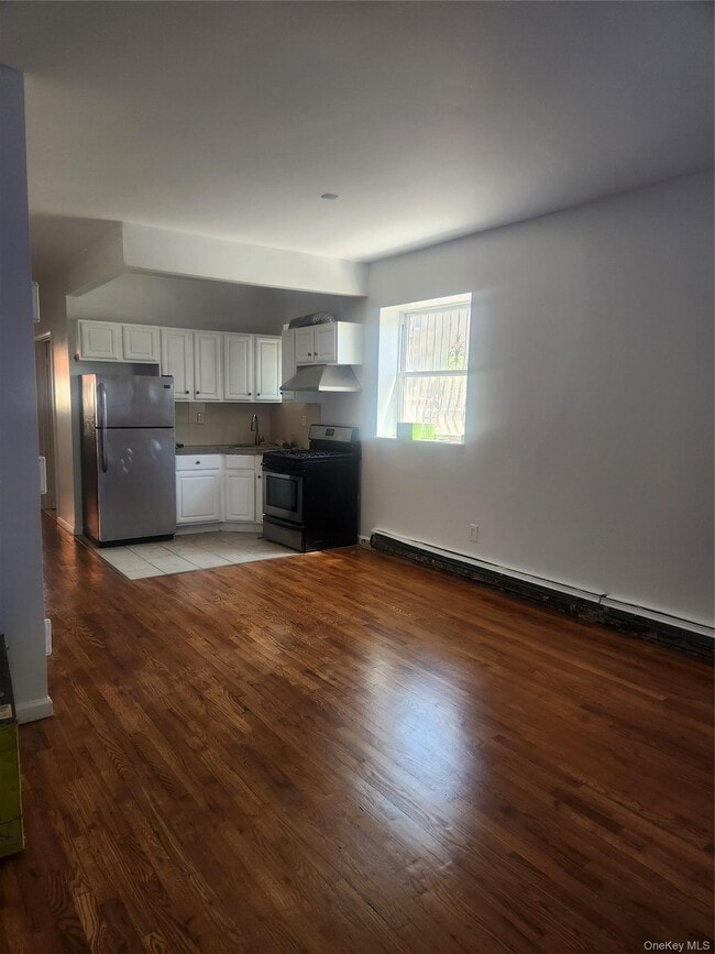 Building Photo - 448 Ashford St