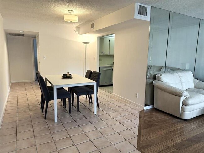 Foto del edificio - 1902 Bermuda Cir