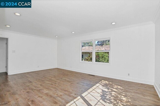 Building Photo - 1425 Estudillo St