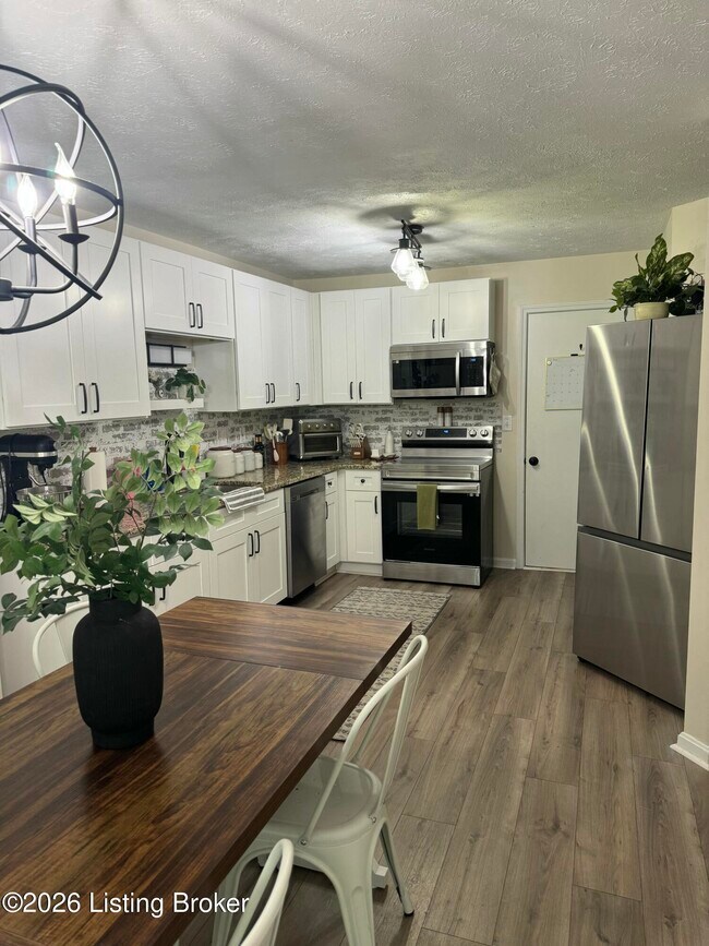 Foto del edificio - 4110 Hickoryview Dr