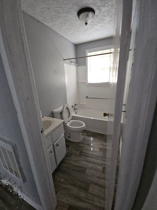 Foto del edificio - 1551 Dexter Ave