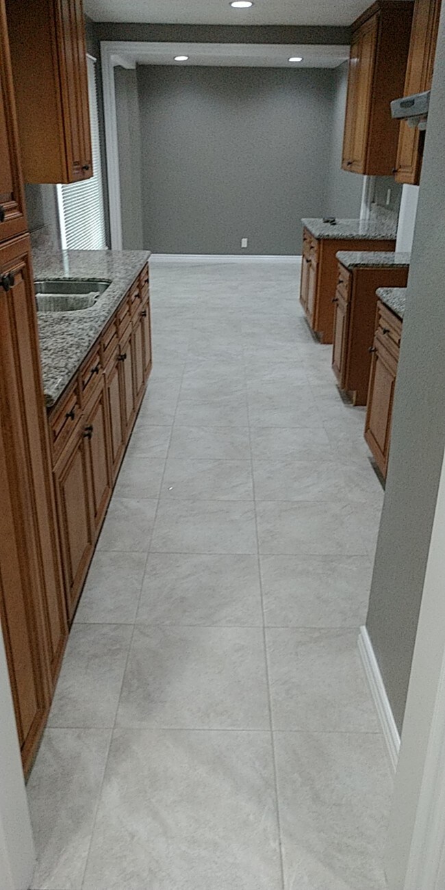 Kitchen - 7306 Amestoy Ave