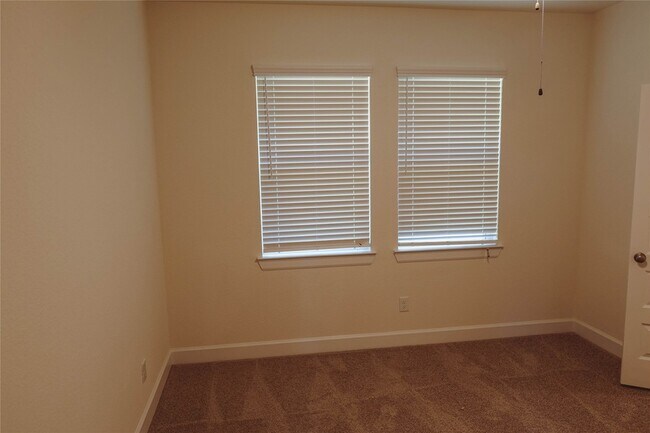 Foto del edificio - 3352 Vine Ter Trce