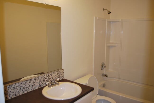 Building Photo - 620 SE 47th Ave