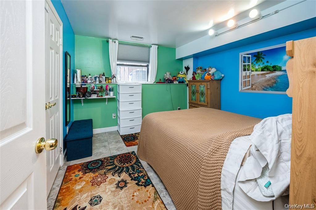 Foto del edificio - 782 E 179th St