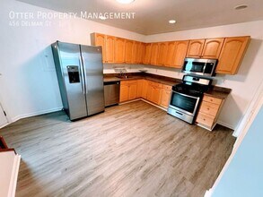 Building Photo - 456 Delmar St