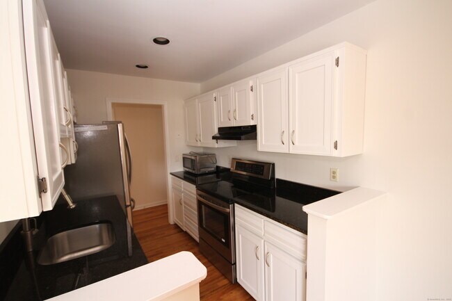 Foto del edificio - 180 Glenbrook Rd
