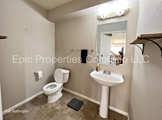 Foto del edificio - 12832 Mayfair Way