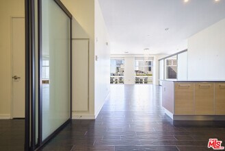 Building Photo - 801 S Grand Ave