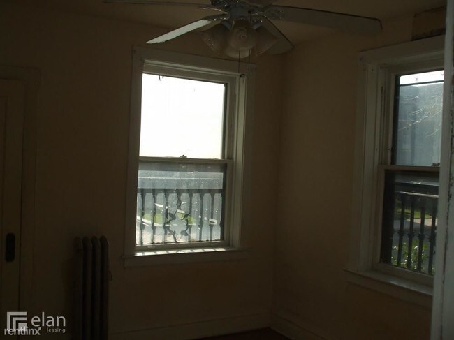Building Photo - 510 W Addison St