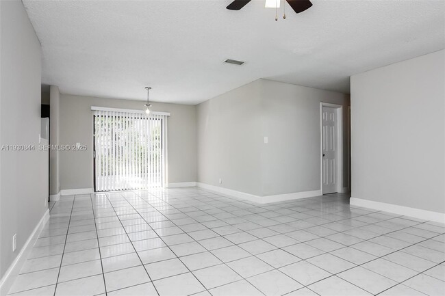 Building Photo - 707 SW 74th Ave