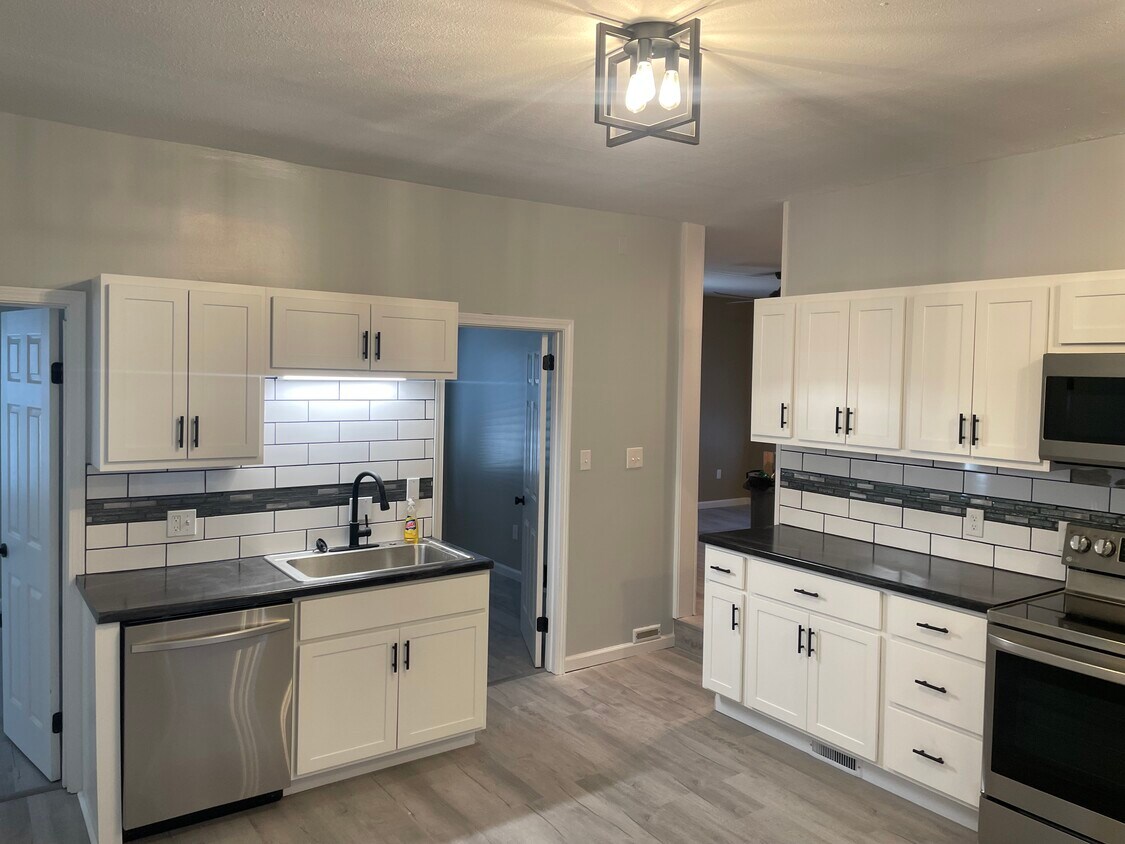 Kitchen - 1053 Clinton Ave S