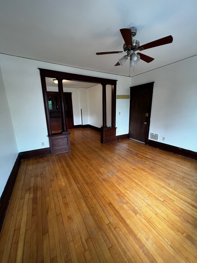Primary Photo - 1242 E Mifflin St